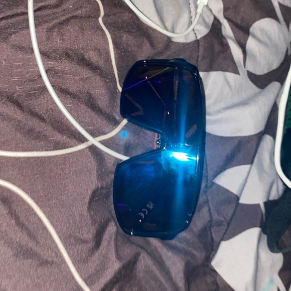 Brands new - Picture 1 of 2